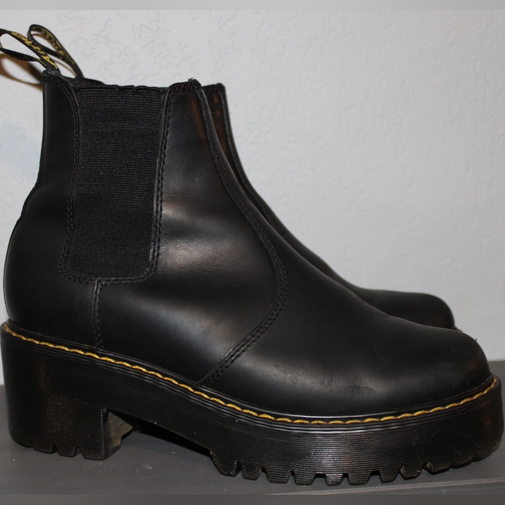 DR MARTENS